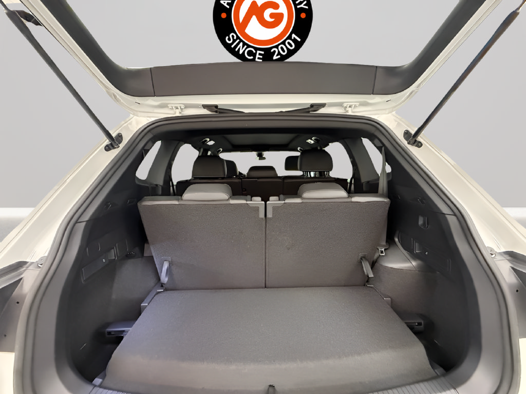 Used 2023 Volkswagen Tiguan SE R-Line FWD image 27