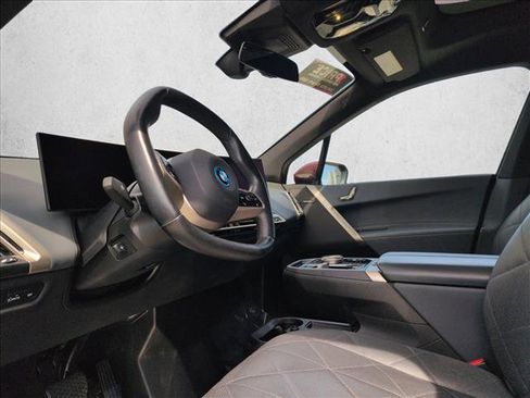 Used 2023 BMW iX xDrive50 w/ Sport Package AWD/4WD image 10