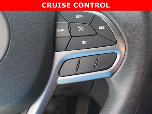 Used 2020 Jeep Cherokee Latitude Plus FWD image 17