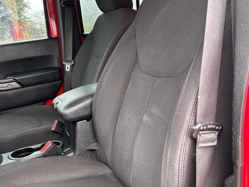 Used 2014 Jeep Wrangler Unlimited Sport w/ Connectivity Group image 30