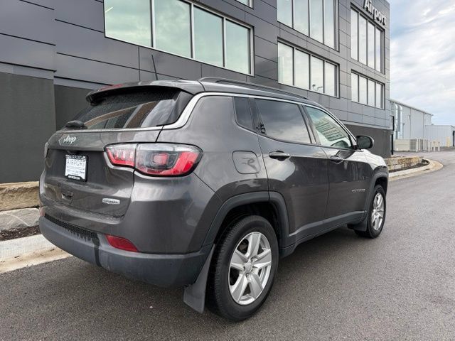 Used 2022 Jeep Compass Latitude w/ Convenience Group AWD/4WD image 3