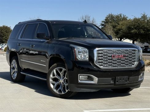 Used 2020 GMC Yukon Denali image 2