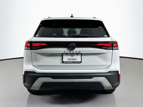 New 2026 Volkswagen Tiguan SE image 6