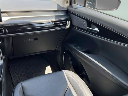 Used 2022 Lincoln Nautilus FWD w/ Premium Package image 12