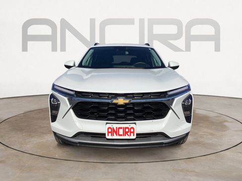 Used 2025 Chevrolet Trax LT image 8