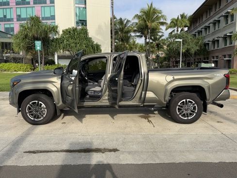 Used 2024 Toyota Tacoma TRD Sport image 10