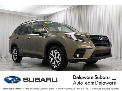 Used 2023 Subaru Forester Premium AWD/4WD image 1