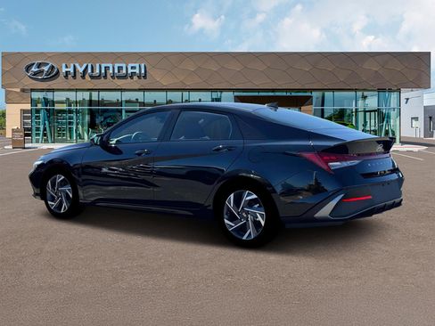 New 2025 Hyundai Elantra SEL image 4