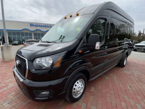 Used 2025 Ford Transit 350 XLT RWD image 5