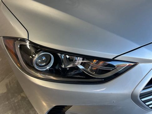 Used 2017 Hyundai Elantra SE image 4