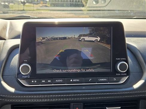 Used 2023 Nissan Rogue S image 22