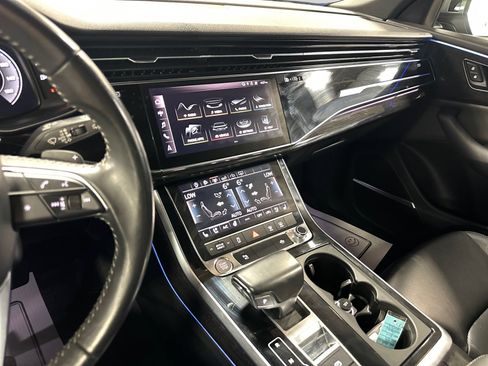 Used 2019 Audi Q8 Premium Plus w/ Premium Plus AWD/4WD image 21