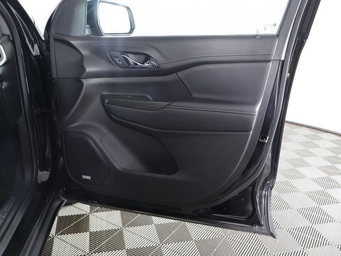 Used 2023 GMC Acadia SLT image 26