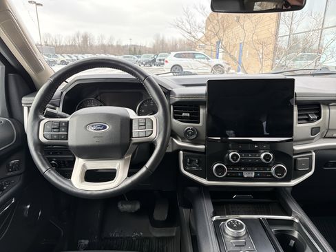 Used 2023 Ford Expedition Max XLT image 12