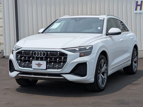 Used 2024 Audi Q8 Premium Plus AWD/4WD image 3