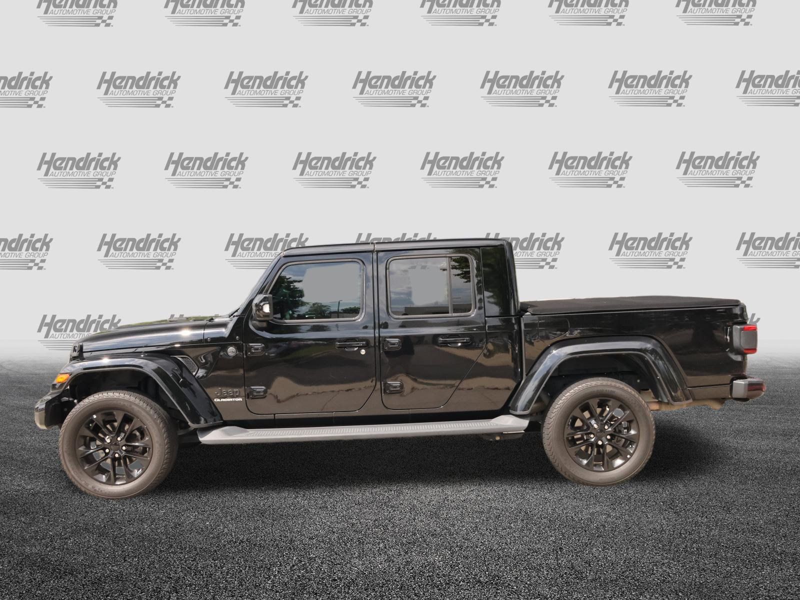 Used 2022 Jeep Gladiator Overland AWD/4WD image 6
