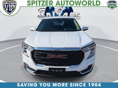 Used 2024 GMC Terrain SLE image 3