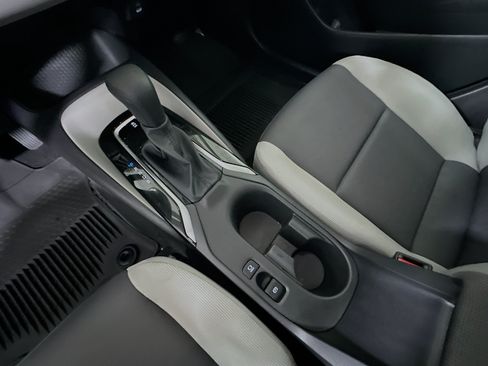 Used 2025 Toyota Corolla LE FWD image 21