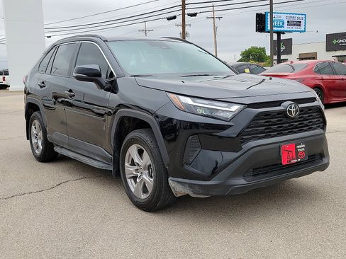 Used 2025 Toyota RAV4 XLE w/ Convenience Package FWD image 6