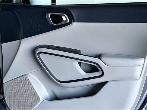 Used 2022 Kia Soul EX image 25