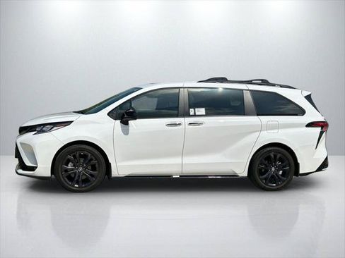 Certified 2025 Toyota Sienna XSE w/ XSE Plus Package FWD image 8