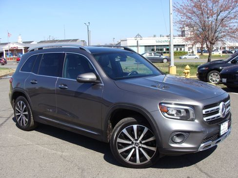 Used 2020 Mercedes-Benz GLB 250 4MATIC w/ Premium Package image 1