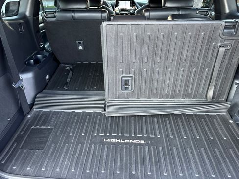 Used 2021 Toyota Highlander XSE image 16