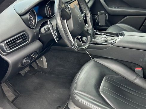 Used 2020 Maserati Levante image 13