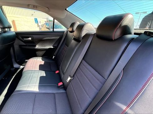 Used 2017 Toyota Camry SE w/ Moonroof Package FWD image 15