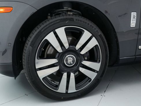 Used 2022 Rolls-Royce Cullinan image 14