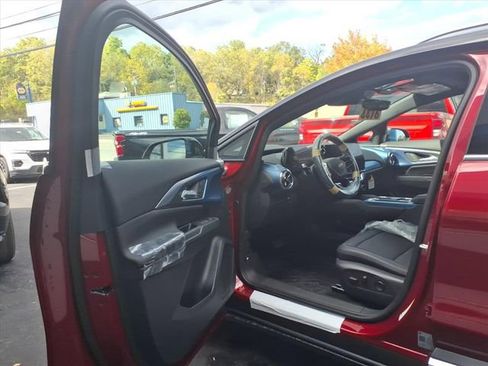 New 2025 Chevrolet Equinox EV LT w/ Convenience Package II image 8