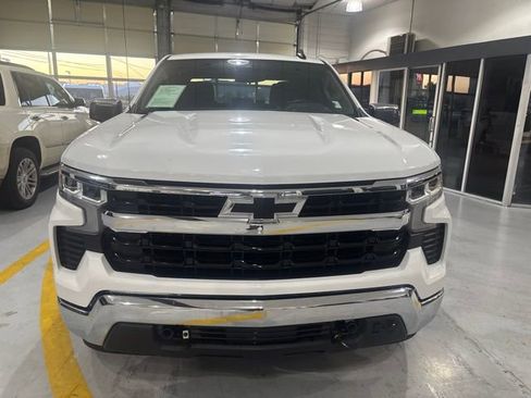 Used 2023 Chevrolet Silverado 1500 LT AWD/4WD image 3