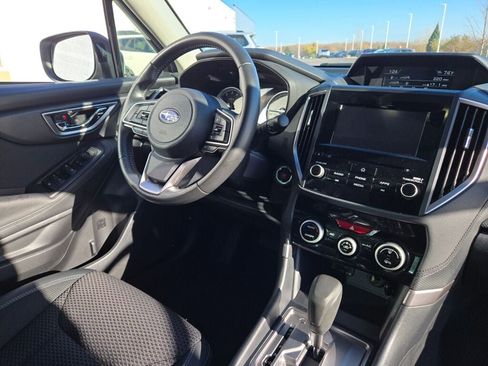 Used 2023 Subaru Forester Premium image 7