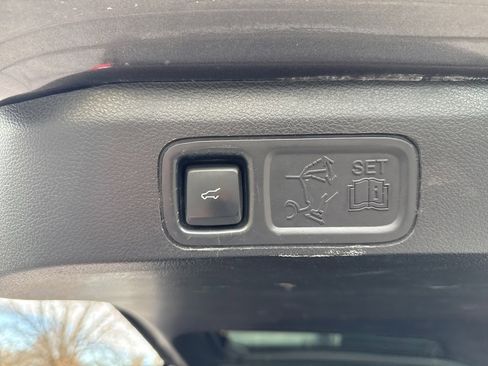 Used 2021 Ford Expedition XLT image 7