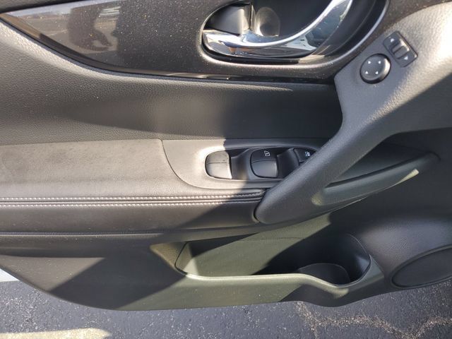 Used 2017 Nissan Rogue SV w/ Midnight Edition AWD/4WD image 20