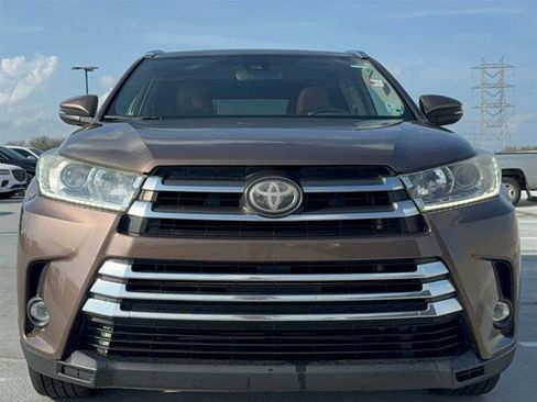 Used 2019 Toyota Highlander Limited image 2