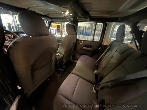 Used 2020 Jeep Wrangler Unlimited Sahara w/ Dual Top Group AWD/4WD image 16