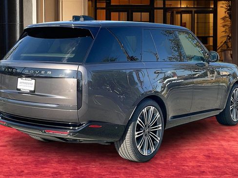 Used 2024 Land Rover Range Rover SE AWD/4WD image 12