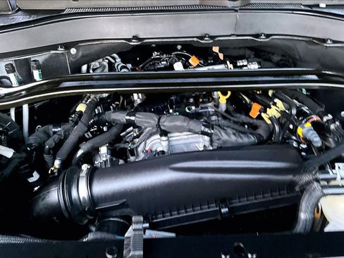 Used 2025 Ford Explorer ST-Line image 32