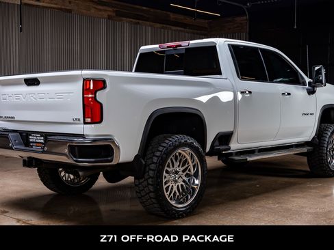 Used 2025 Chevrolet Silverado 2500 LTZ w/ LTZ Premium Package image 10