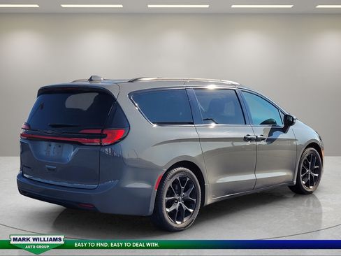 Used 2021 Chrysler Pacifica Touring w/ S Appearance Package FWD image 4