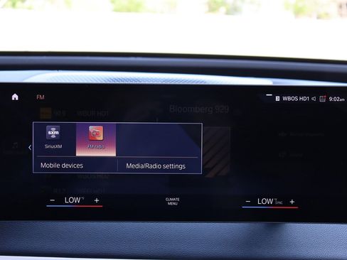 Used 2023 BMW iX xDrive50 w/ Sport Package AWD/4WD image 34