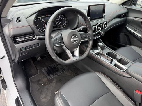 Used 2025 Nissan Sentra SR w/ SR Premium Package image 11
