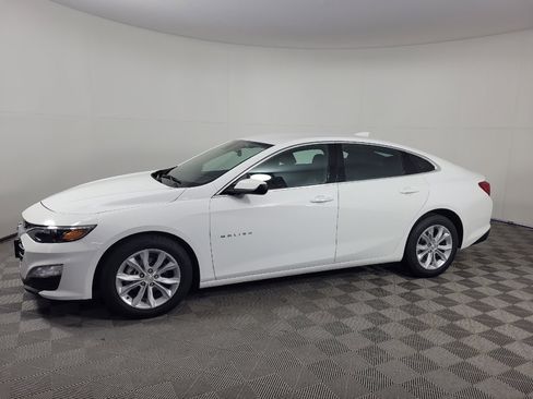 Used 2025 Chevrolet Malibu LT FWD image 2