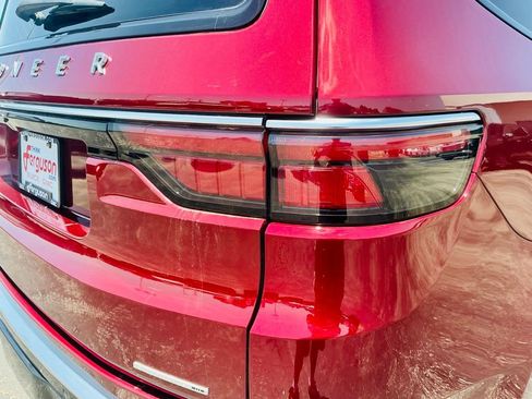 Used 2022 Jeep Wagoneer Series III w/ Flexible Seating Group AWD/4WD image 11