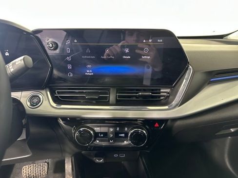 Used 2025 Chevrolet Trax LT w/ Driver Confidence Package image 21