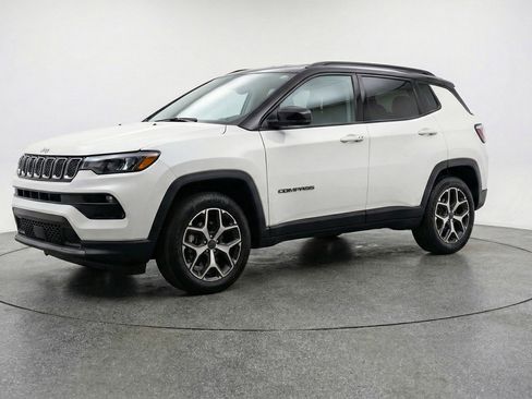 Used 2025 Jeep Compass Limited image 3