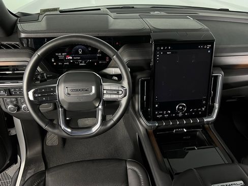 Used 2025 GMC Yukon Denali image 10