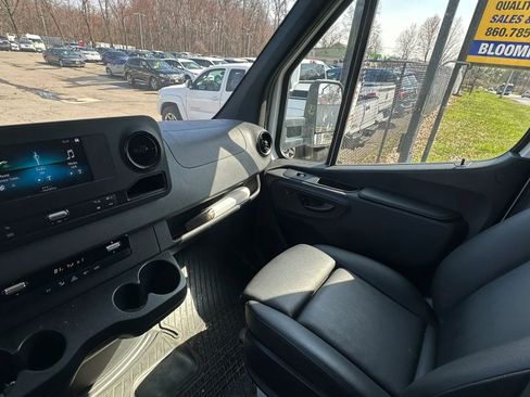 Used 2022 Mercedes-Benz Sprinter 4500 image 25