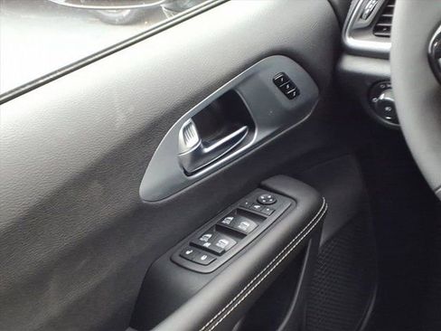 New 2026 Chrysler Pacifica Limited w/ S Appearance Package image 13